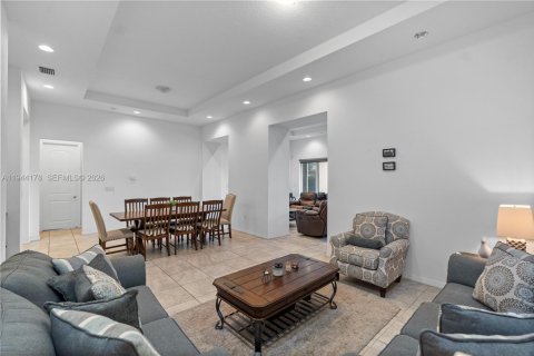 Casa en venta en Miami, Florida, 4 dormitorios, 242.66 m2 № 2001603 - foto 5