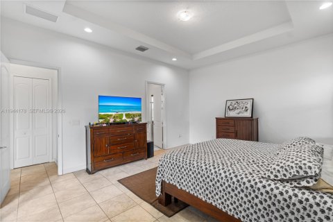 Casa en venta en Miami, Florida, 4 dormitorios, 242.66 m2 № 2001603 - foto 16