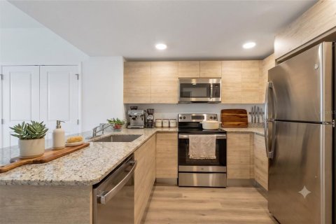 Condo in Orlando, Florida, 3 bedrooms № 2220837 - photo 8