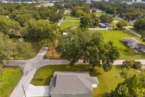 House in Ocklawaha, Florida 3 bedrooms, 146.69 sq.m. № 2324903 - photo 8