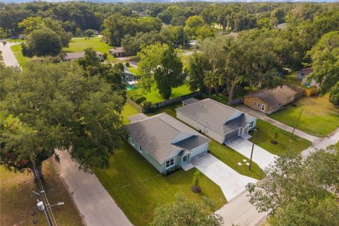House in Ocklawaha, Florida 3 bedrooms, 146.69 sq.m. № 2324903 - photo 5