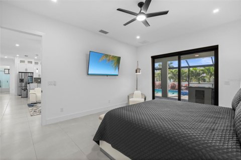 House in Cape Coral, Florida 4 bedrooms, 210.7 sq.m. № 1637607 - photo 18