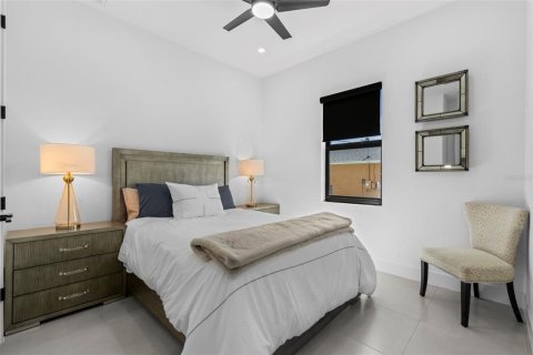House in Cape Coral, Florida 4 bedrooms, 210.7 sq.m. № 1637607 - photo 27