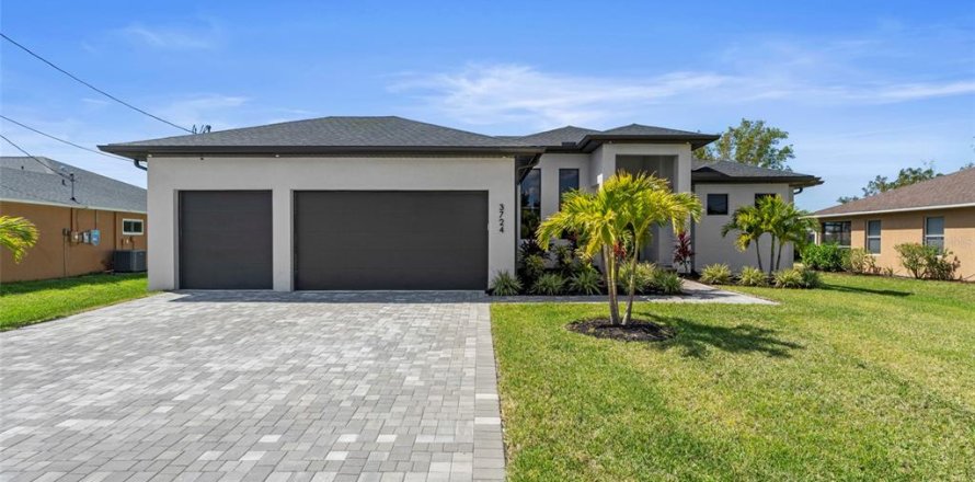 House in Cape Coral, Florida 4 bedrooms, 210.7 sq.m. № 1637607