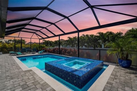 House in Cape Coral, Florida 4 bedrooms, 210.7 sq.m. № 1637607 - photo 2