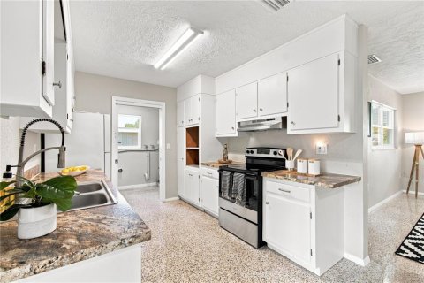 Villa ou maison à louer à Sarasota, Floride: 3 chambres, 113.34 m2 № 2388515 - photo 17