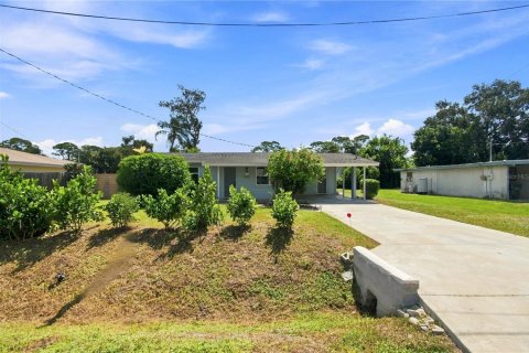 Villa ou maison à louer à Sarasota, Floride: 3 chambres, 113.34 m2 № 2388515 - photo 5