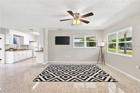 Villa ou maison à louer à Sarasota, Floride: 3 chambres, 113.34 m2 № 2388515 - photo 11