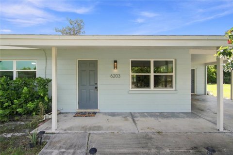 Villa ou maison à louer à Sarasota, Floride: 3 chambres, 113.34 m2 № 2388515 - photo 2
