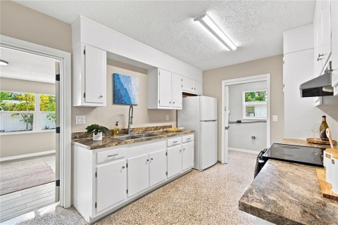 Villa ou maison à louer à Sarasota, Floride: 3 chambres, 113.34 m2 № 2388515 - photo 15