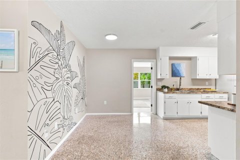 Villa ou maison à louer à Sarasota, Floride: 3 chambres, 113.34 m2 № 2388515 - photo 12