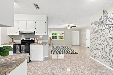 Villa ou maison à louer à Sarasota, Floride: 3 chambres, 113.34 m2 № 2388515 - photo 14