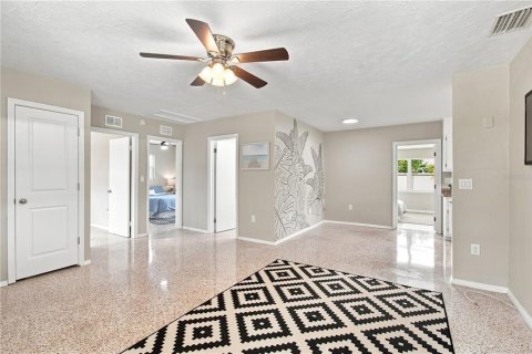 Villa ou maison à louer à Sarasota, Floride: 3 chambres, 113.34 m2 № 2388515 - photo 9