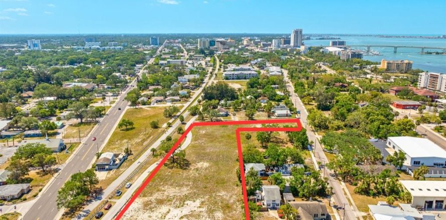 Land in Clearwater, Florida № 1635972
