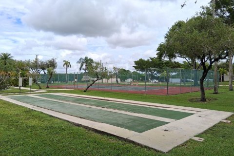 Condo in Tamarac, Florida, 2 bedrooms  № 2012855 - photo 18