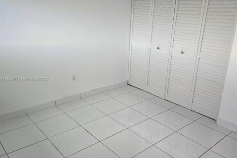 Condo in Tamarac, Florida, 2 bedrooms  № 2012855 - photo 13