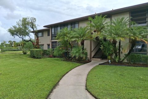 Condo in Tamarac, Florida, 2 bedrooms  № 2012855 - photo 16