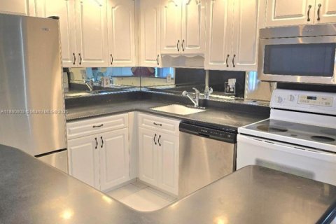 Condo in Tamarac, Florida, 2 bedrooms  № 2012855