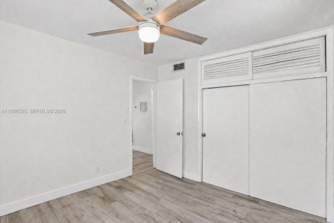 House in Pompano Beach, Florida 3 bedrooms, 98.94 sq.m. № 2063170 - photo 12