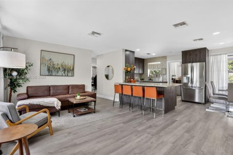 House in Pompano Beach, Florida 3 bedrooms, 98.94 sq.m. № 2063170