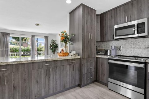 House in Pompano Beach, Florida 3 bedrooms, 98.94 sq.m. № 2063170 - photo 5