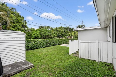 House in Pompano Beach, Florida 3 bedrooms, 98.94 sq.m. № 2063170 - photo 21