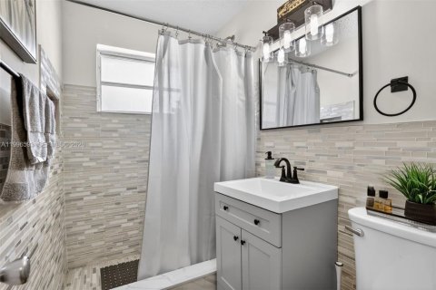 House in Pompano Beach, Florida 3 bedrooms, 98.94 sq.m. № 2063170 - photo 13