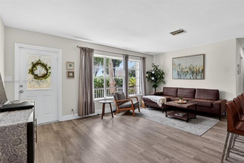 House in Pompano Beach, Florida 3 bedrooms, 98.94 sq.m. № 2063170 - photo 7