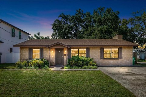 Casa en alquiler en Tampa, Florida, 3 dormitorios, 200.67 m2 № 1899293 - foto 1