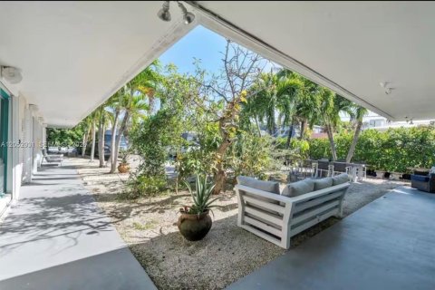 Immobilier commercial à vendre à Hollywood, Floride: 341.32 m2 № 2192010 - photo 22