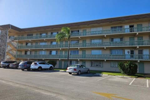 Condo à Palm Springs, Floride, 2 chambres  № 2290021