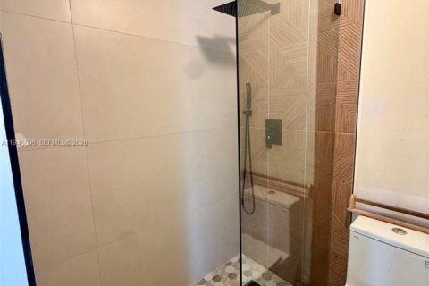 Townhouse in Miami, Florida 3 bedrooms, 136.66 sq.m. № 2002799 - photo 20