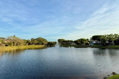 Townhouse in Miami, Florida 3 bedrooms, 136.66 sq.m. № 2002799 - photo 24