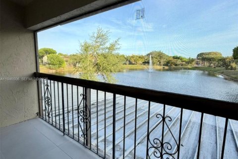 Townhouse in Miami, Florida 3 bedrooms, 136.66 sq.m. № 2002799 - photo 16