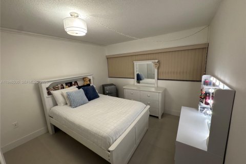 Townhouse in Miami, Florida 3 bedrooms, 136.66 sq.m. № 2002799 - photo 10