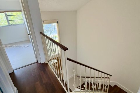 Townhouse in Miami, Florida 3 bedrooms, 136.66 sq.m. № 2002799 - photo 11