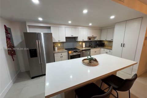 Townhouse in Miami, Florida 3 bedrooms, 136.66 sq.m. № 2002799 - photo 3