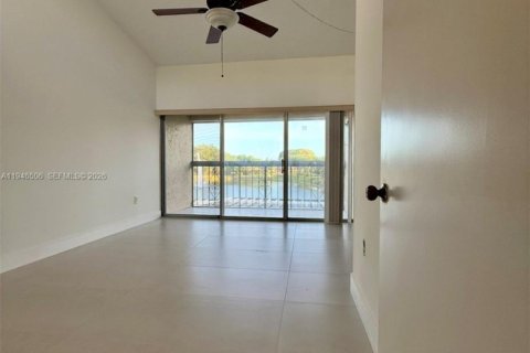 Townhouse in Miami, Florida 3 bedrooms, 136.66 sq.m. № 2002799 - photo 14