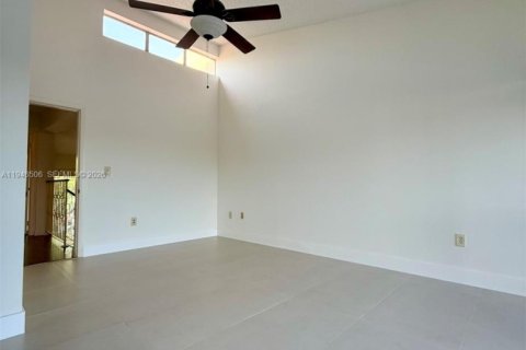 Townhouse in Miami, Florida 3 bedrooms, 136.66 sq.m. № 2002799 - photo 13