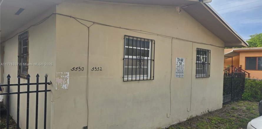 Commercial property in Miami, Florida 145.3 sq.m. № 1705287