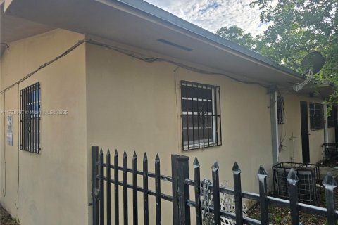 Commercial property in Miami, Florida 145.3 sq.m. № 1705287 - photo 3