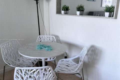 Copropriété à louer à Sunny Isles Beach, Floride: 38.09 m2 № 1978525 - photo 16