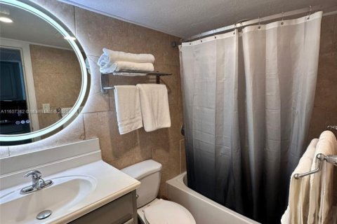Copropriété à louer à Sunny Isles Beach, Floride: 38.09 m2 № 1978525 - photo 13