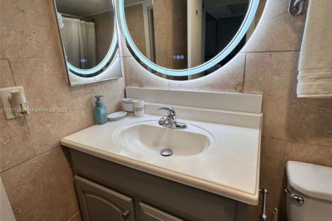 Copropriété à louer à Sunny Isles Beach, Floride: 38.09 m2 № 1978525 - photo 11