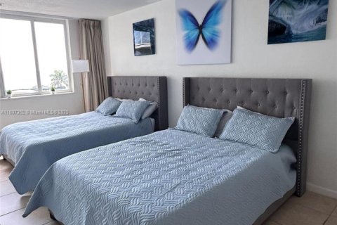 Copropriété à louer à Sunny Isles Beach, Floride: 38.09 m2 № 1978525 - photo 14