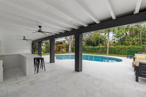 Villa ou maison à vendre à Miami, Floride: 4 chambres, 183.2 m2 № 1998360 - photo 6