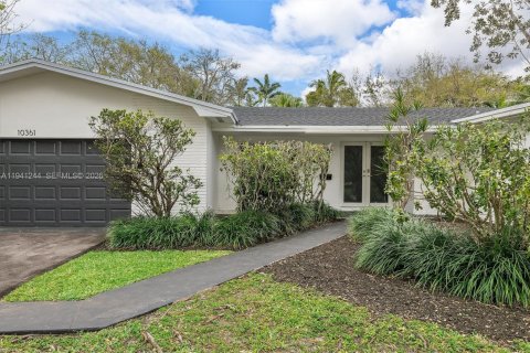 Villa ou maison à vendre à Miami, Floride: 4 chambres, 183.2 m2 № 1998360 - photo 2