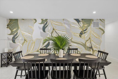 Villa ou maison à vendre à Miami, Floride: 4 chambres, 183.2 m2 № 1998360 - photo 7