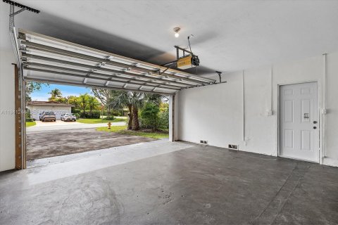 Villa ou maison à vendre à Miami, Floride: 4 chambres, 183.2 m2 № 1998360 - photo 12