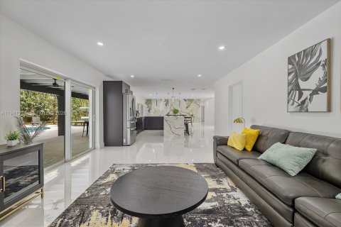 Villa ou maison à vendre à Miami, Floride: 4 chambres, 183.2 m2 № 1998360 - photo 22